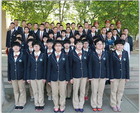 用责任谱写青春----历城二中举行升旗仪式